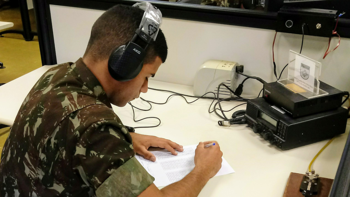 soldado escrevendo